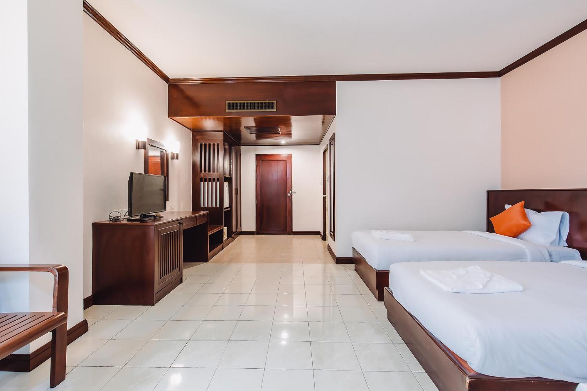 Bauman-Ville Hotel Patong Exterior photo